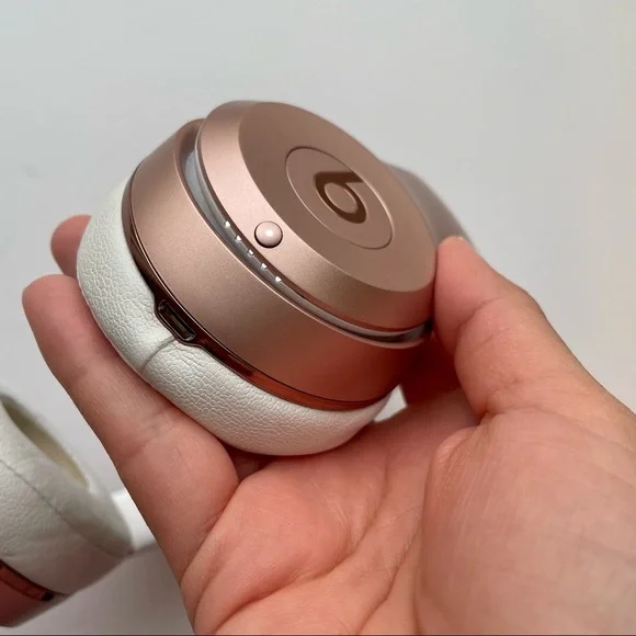 Beats by Dr Dre - Solo 2 rose gold headphones - Picture 3 of 7